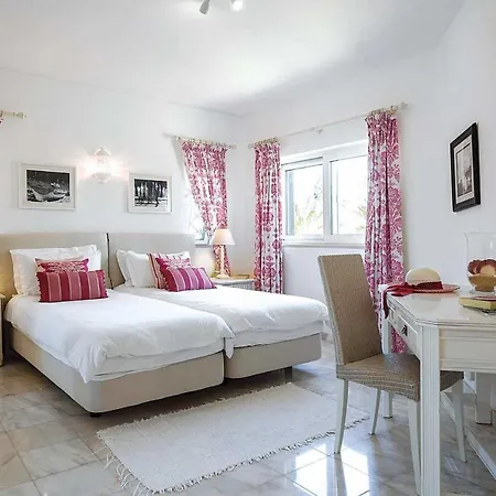Sleeps 8 Pool Air Con Wifi